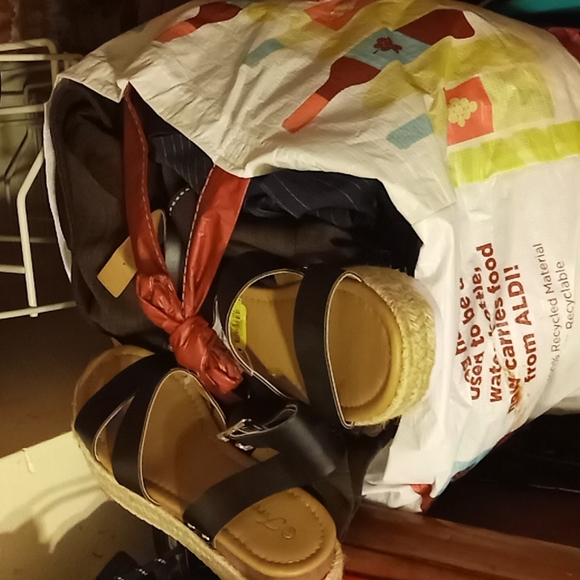 HELP ME CLEAR OUT MY CLOSET AND ROOM AND HOME. EVERYTHING MUST GO. .🥰🙏🤩 - Picture 6 of 8